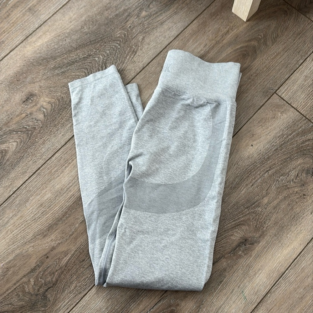 Gray Pink Leggings. Athletic. Size Medium. Victoria‎ Secret. Workout Leggings.
